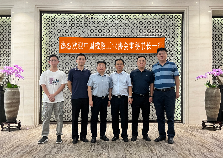 中國橡膠工業(yè)協(xié)會秘書長雷昌純一行拜訪圣奧...