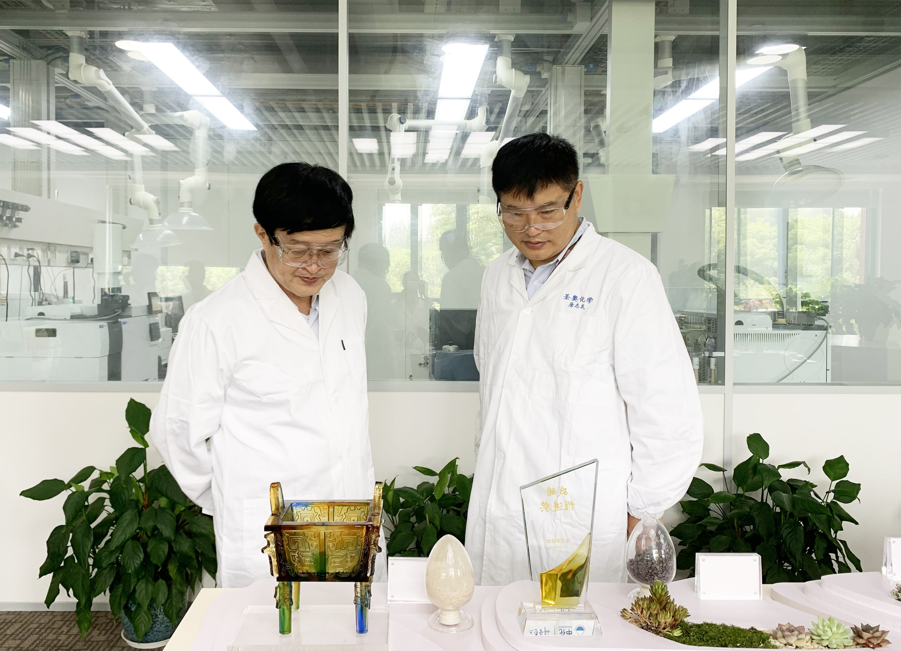 中國石化聯(lián)合會副會長李彬調(diào)研圣奧化學(xué)研發(fā)...