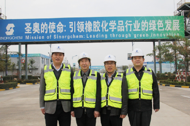 中橡協(xié)名譽會長范仁德考察山東圣奧 